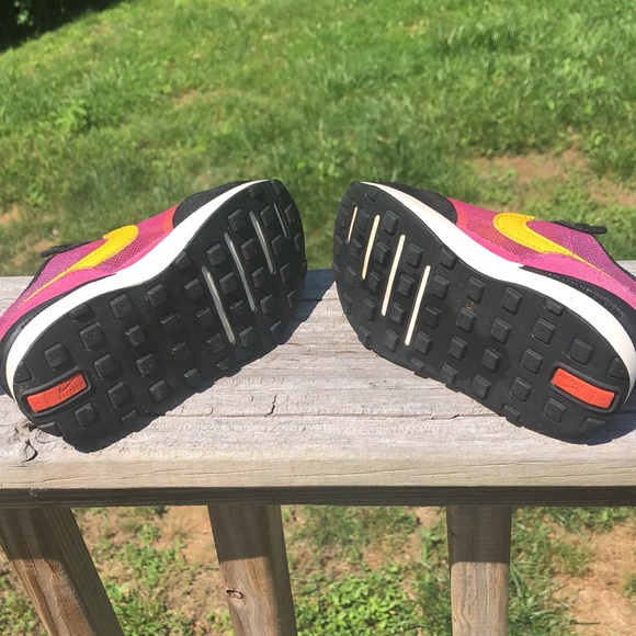 Girls Nike running sneakers - Picture 4 of 7